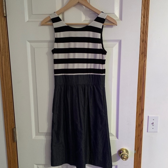 The Limited Dress with pockets - Picture 3 of 3